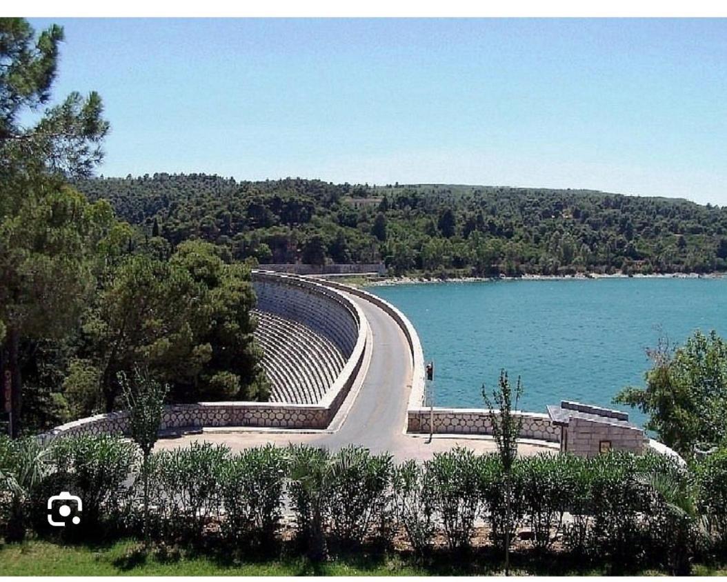 Villa Constangie Marathón Dış mekan fotoğraf